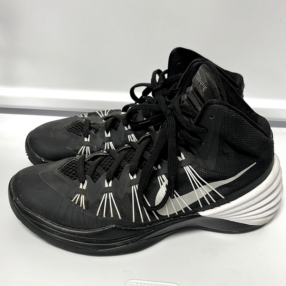 NIKE 2013 Hyperdunk basketball high tops sneaker shoes, size 9 women’s